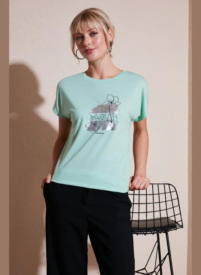 ليلا تيشيرت نسائي ليلا مطبوع بياقة دائرية وقصة عادية